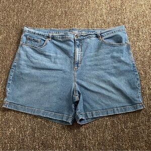 Gloria Vanderbilt Shorts Women’s‎ Plus Size 24W Amanda Blue Jean Medium Wash